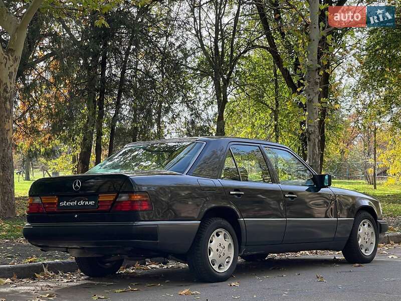 Седан Mercedes-Benz E-Class 1992 в Миколаєві фото 7 Седан Mercedes-Benz E-Class 1992 в Миколаєві