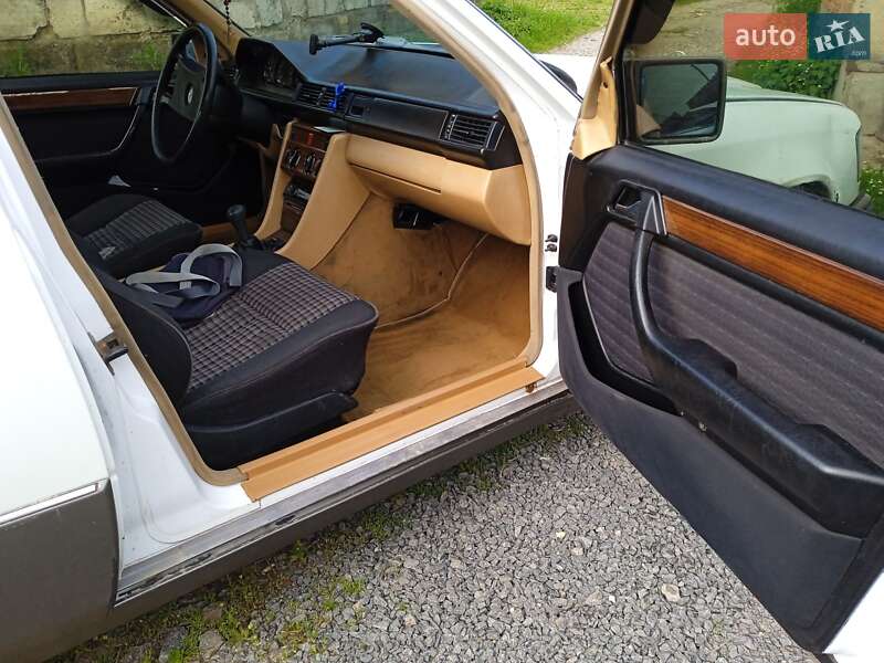 Седан Mercedes-Benz E-Class 1987 в Хмельницком