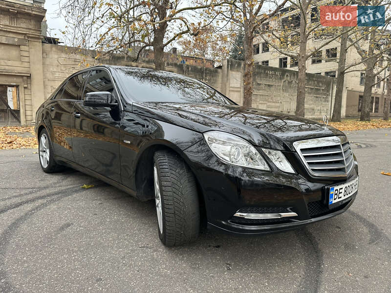 Седан Mercedes-Benz E-Class 2011 в Николаеве