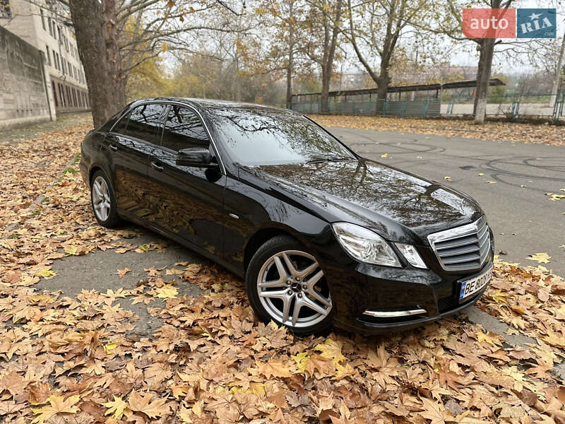 Седан Mercedes-Benz E-Class 2011 в Николаеве