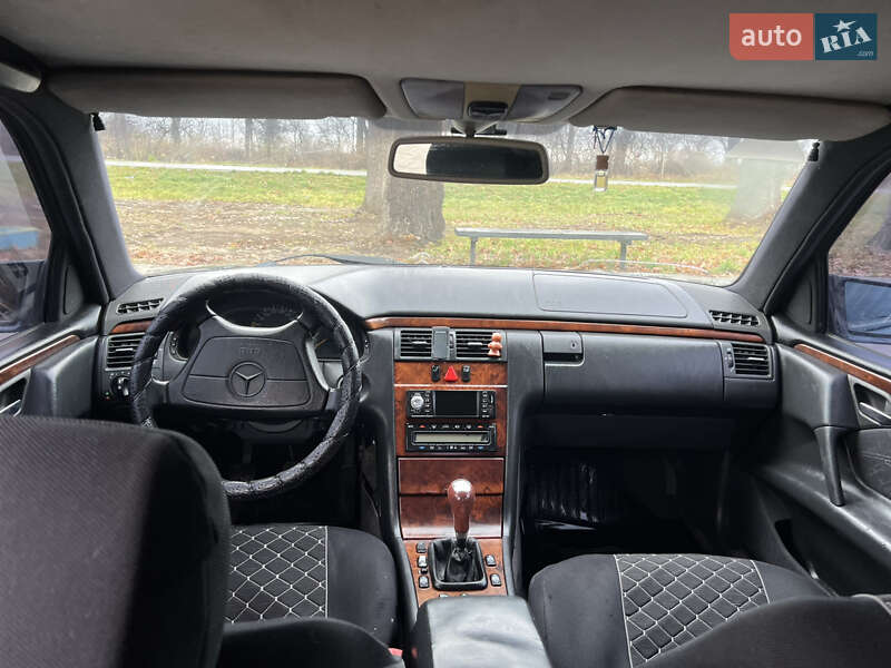 Седан Mercedes-Benz E-Class 1998 в Львове