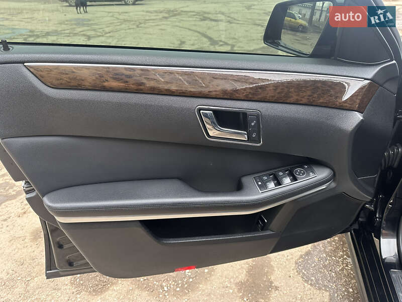 Седан Mercedes-Benz E-Class 2011 в Николаеве