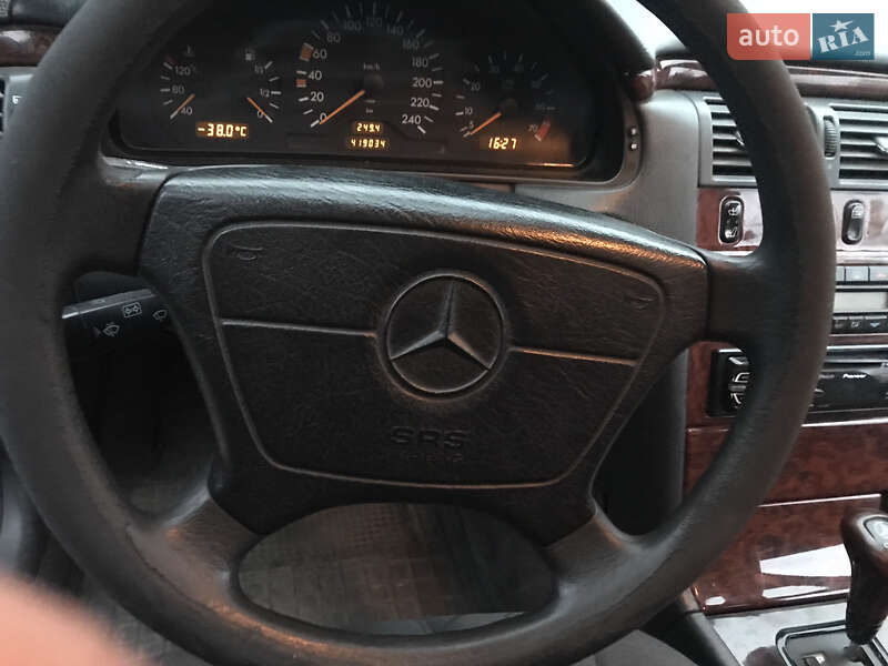 Седан Mercedes-Benz E-Class 1996 в Ременове