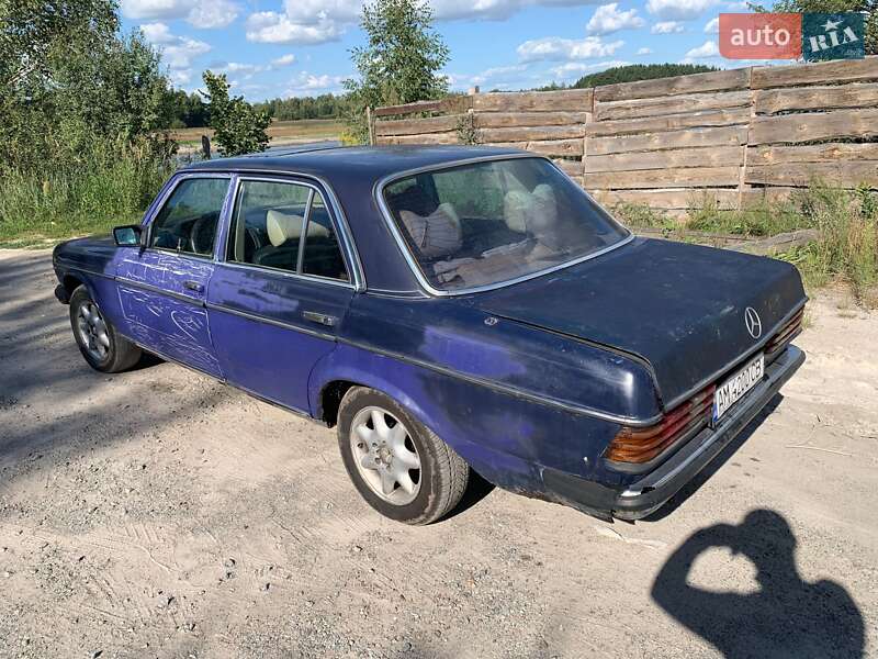 Седан Mercedes-Benz E-Class 1979 в Житомире