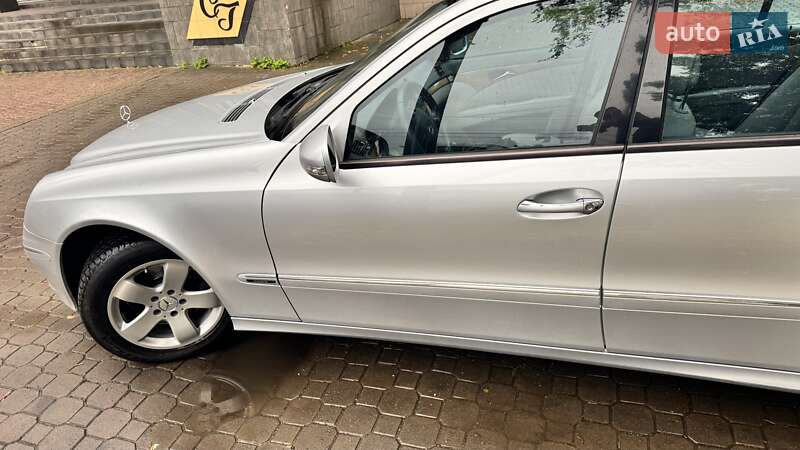 Седан Mercedes-Benz E-Class 2007 в Чернівцях