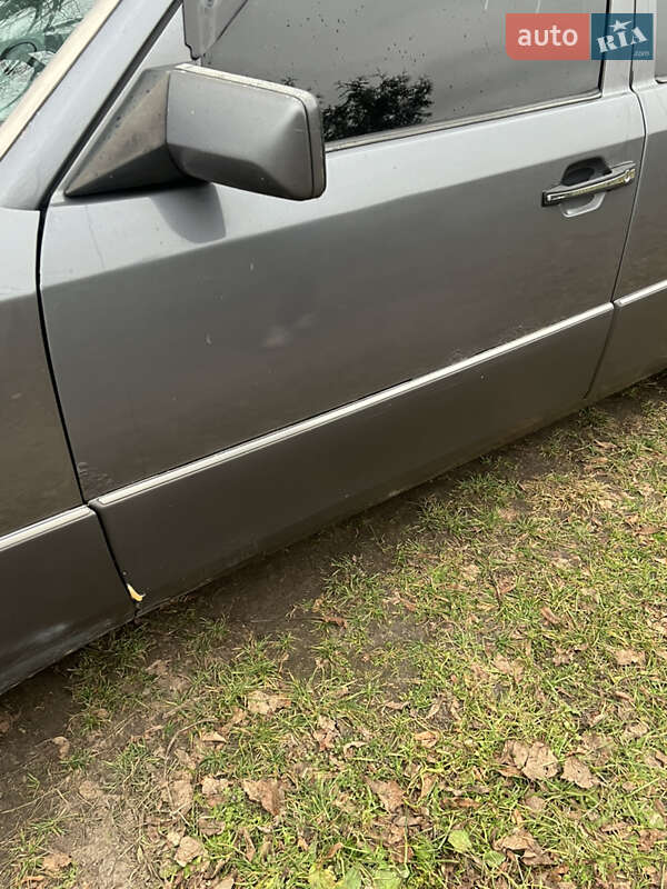Седан Mercedes-Benz E-Class 1994 в Львове