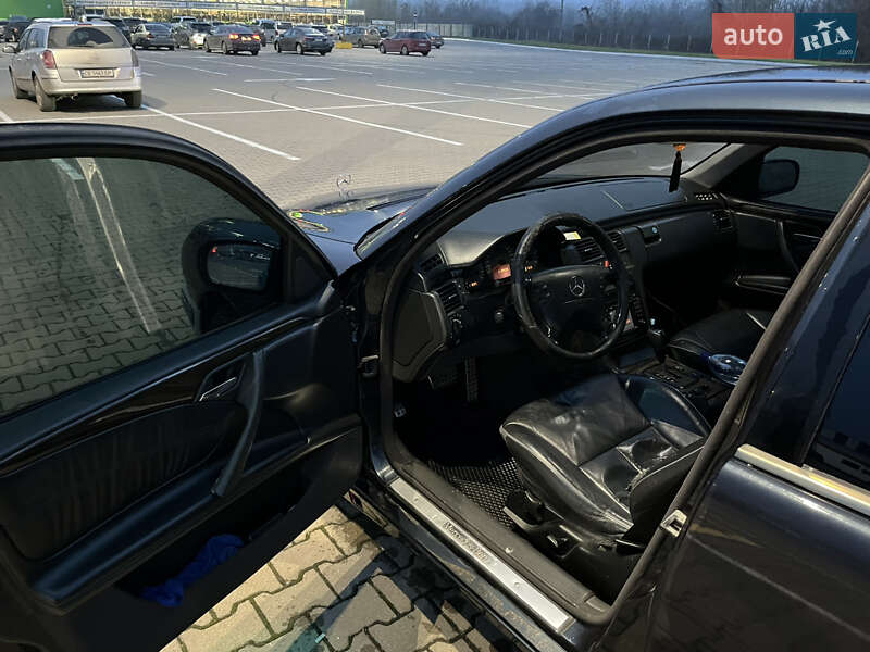 Седан Mercedes-Benz E-Class 2002 в Черновцах