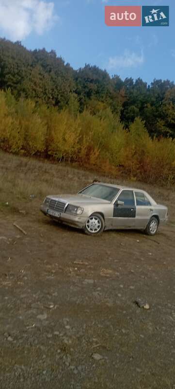 Седан Mercedes-Benz E-Class 1992 в Ужгороді фото 2 Седан Mercedes-Benz E-Class 1992 в Ужгороді