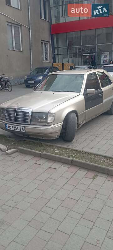 Седан Mercedes-Benz E-Class 1992 в Ужгороді фото 3 Седан Mercedes-Benz E-Class 1992 в Ужгороді