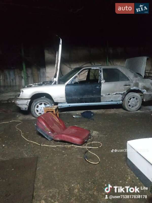 Седан Mercedes-Benz E-Class 1992 в Ужгороді фото 4 Седан Mercedes-Benz E-Class 1992 в Ужгороді