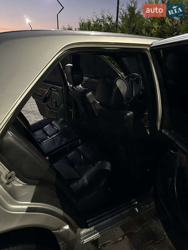 Седан Mercedes-Benz E-Class 1994 в Иршаве