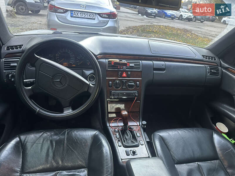 Седан Mercedes-Benz E-Class 1997 в Харькове