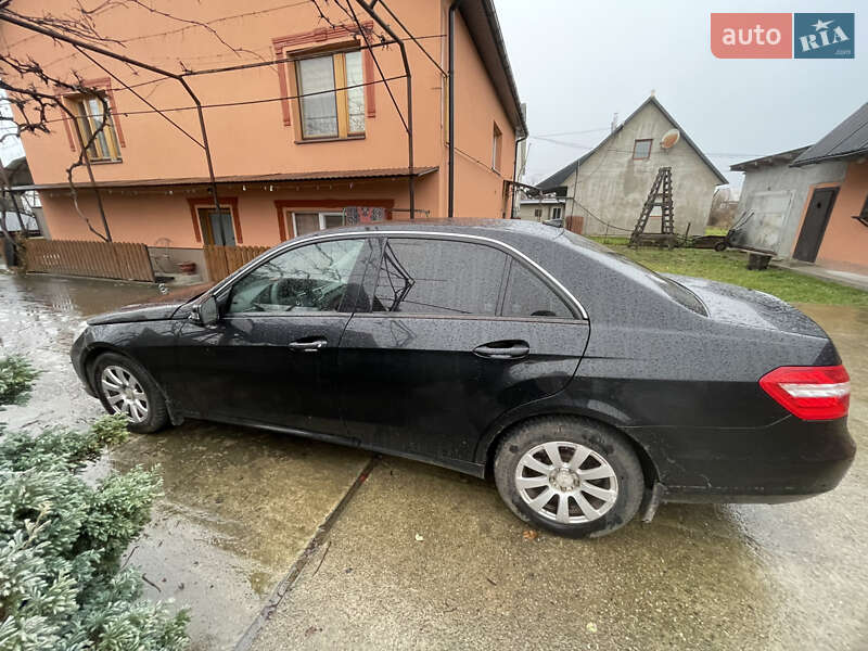 Седан Mercedes-Benz E-Class 2011 в Тячеве