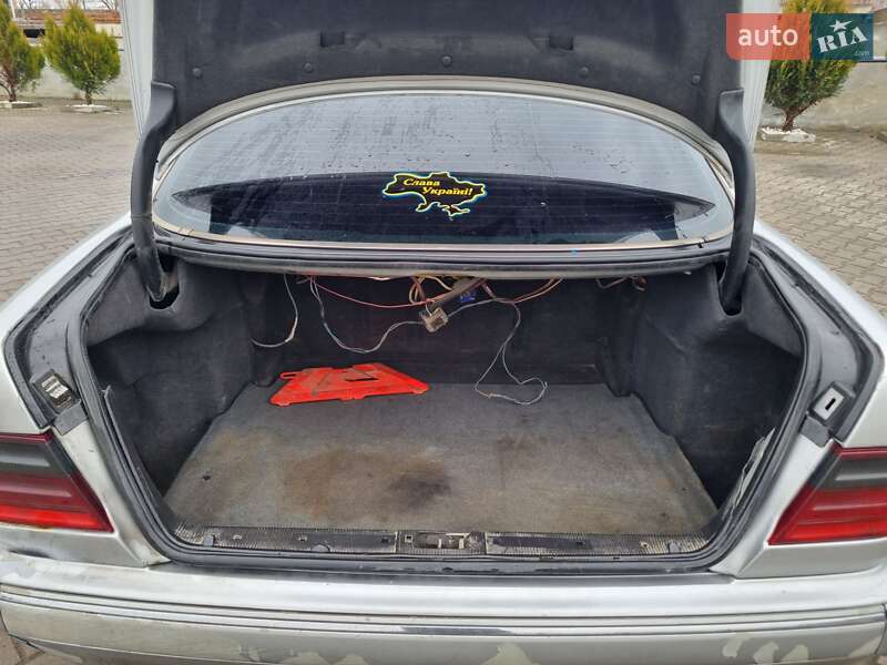 Седан Mercedes-Benz E-Class 2001 в Коломиї