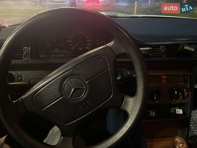 Седан Mercedes-Benz E-Class 1990 в Дніпрі
