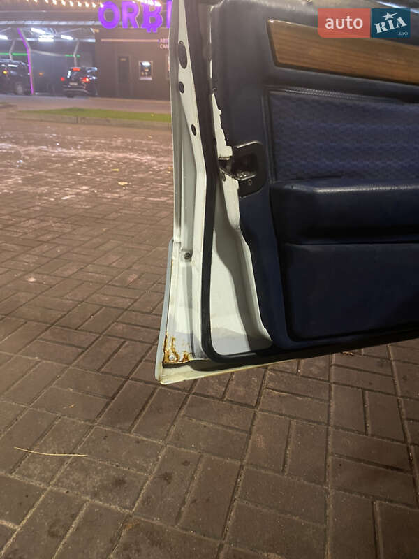 Седан Mercedes-Benz E-Class 1990 в Дніпрі