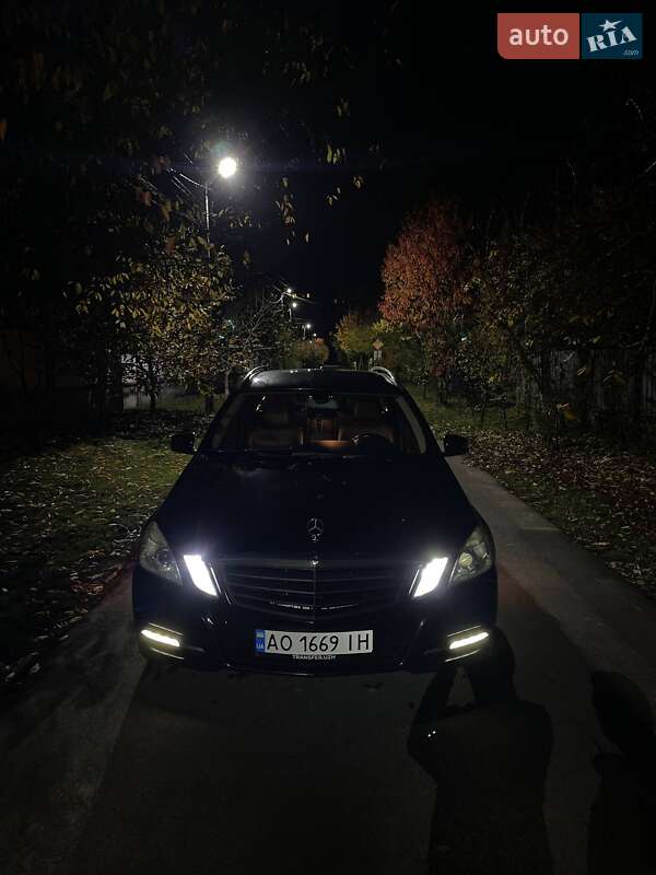 Універсал Mercedes-Benz E-Class 2011 в Ужгороді