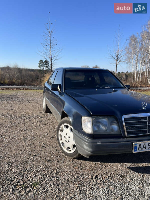 Седан Mercedes-Benz E-Class 1988 в Дмитровке