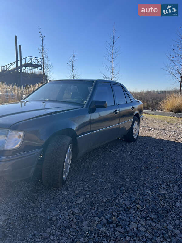 Седан Mercedes-Benz E-Class 1988 в Дмитровке