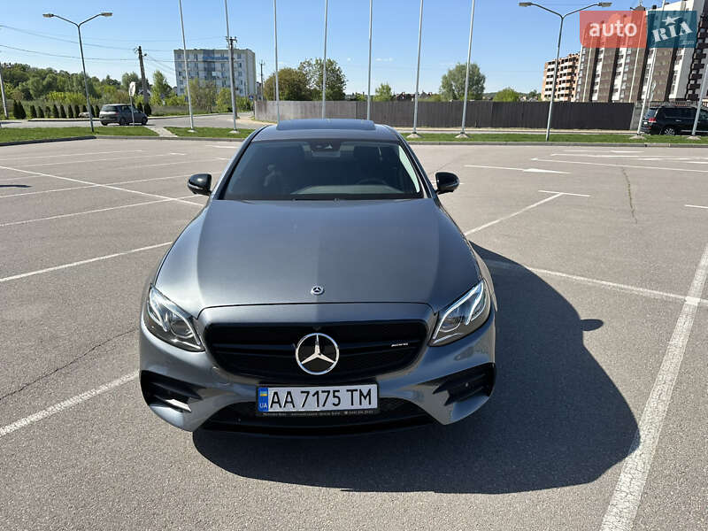 Седан Mercedes-Benz E-Class 2016 в Киеве