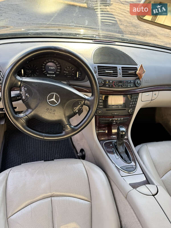 Седан Mercedes-Benz E-Class 2004 в Киеве