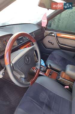 Седан Mercedes-Benz E-Class 1992 в Киеве