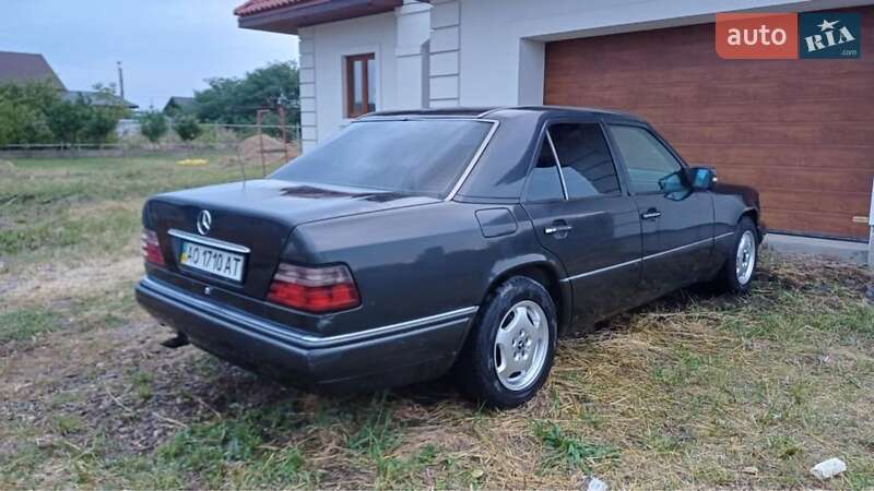 Седан Mercedes-Benz E-Class 1995 в Берегово фото 3 Седан Mercedes-Benz E-Class 1995 в Берегово