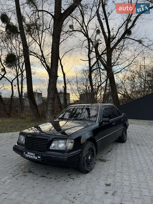 Седан Mercedes-Benz E-Class 1993 в Черновцах