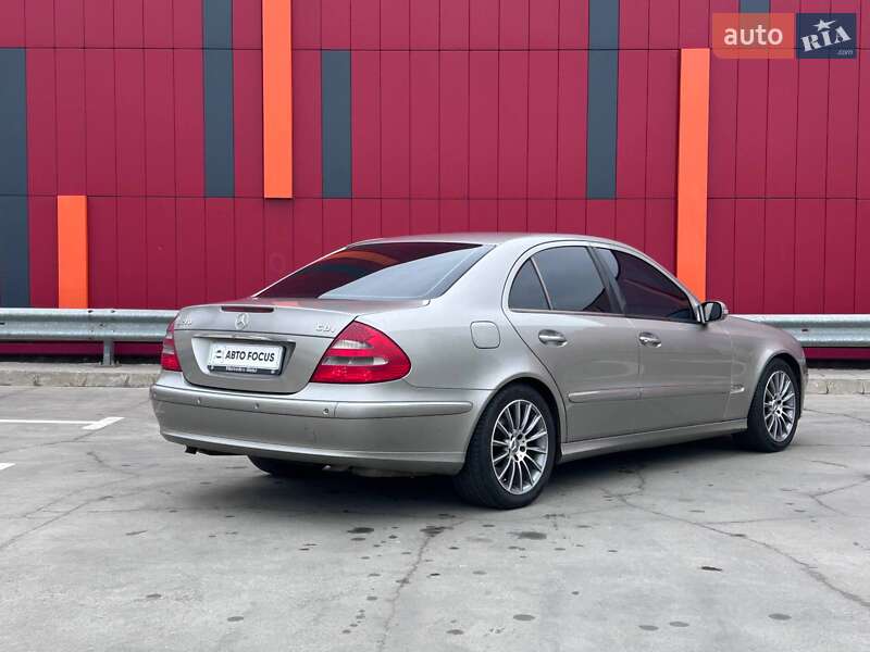 Седан Mercedes-Benz E-Class 2003 в Киеве