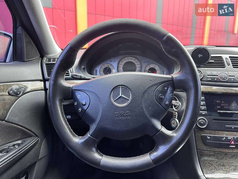 Седан Mercedes-Benz E-Class 2003 в Киеве