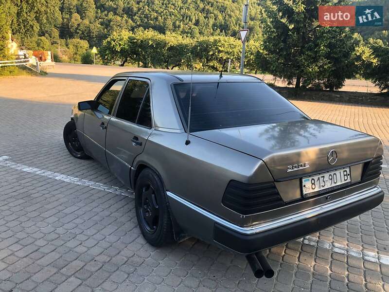 Седан Mercedes-Benz E-Class 1993 в Сквире