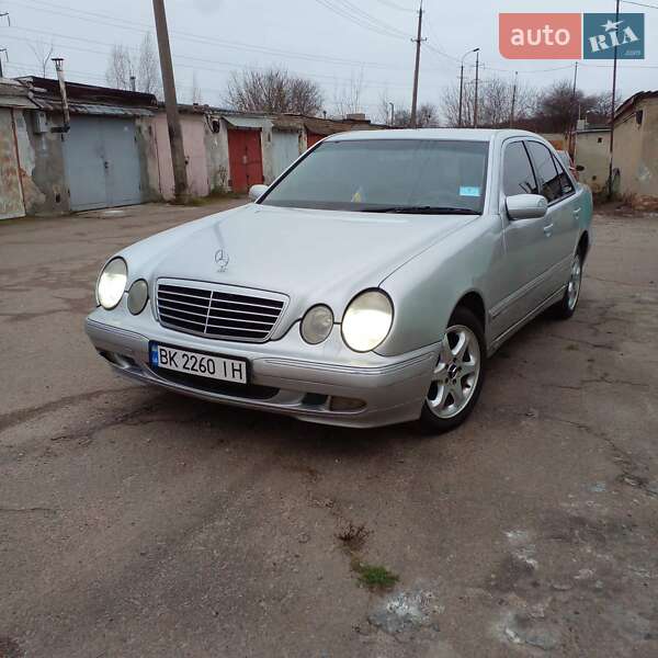 Седан Mercedes-Benz E-Class 2001 в Рівному