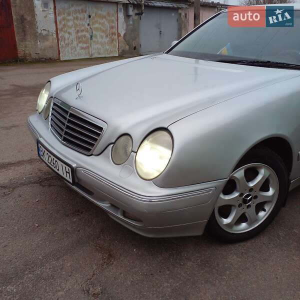 Седан Mercedes-Benz E-Class 2001 в Рівному
