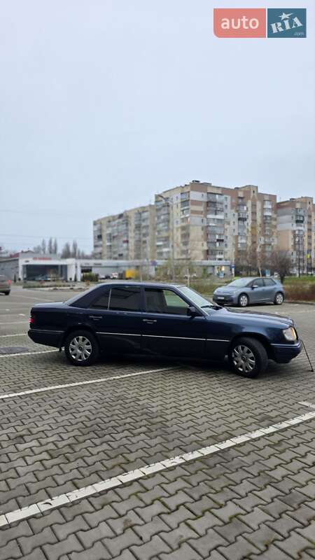 Седан Mercedes-Benz E-Class 1995 в Хмельницком