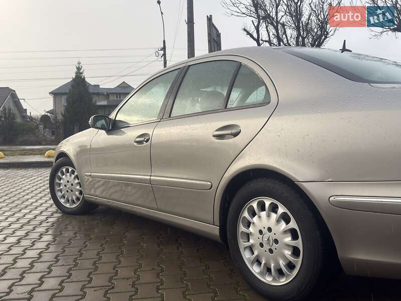 Седан Mercedes-Benz E-Class 2004 в Ивано-Франковске