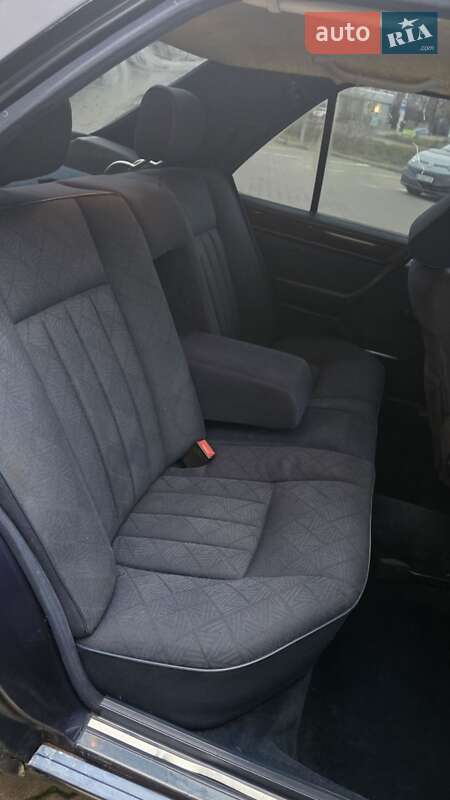 Седан Mercedes-Benz E-Class 1995 в Хмельницком