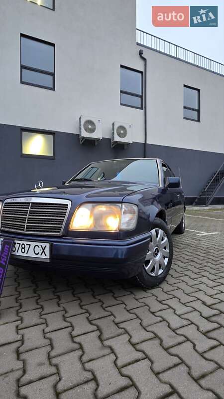 Седан Mercedes-Benz E-Class 1995 в Хмельницком