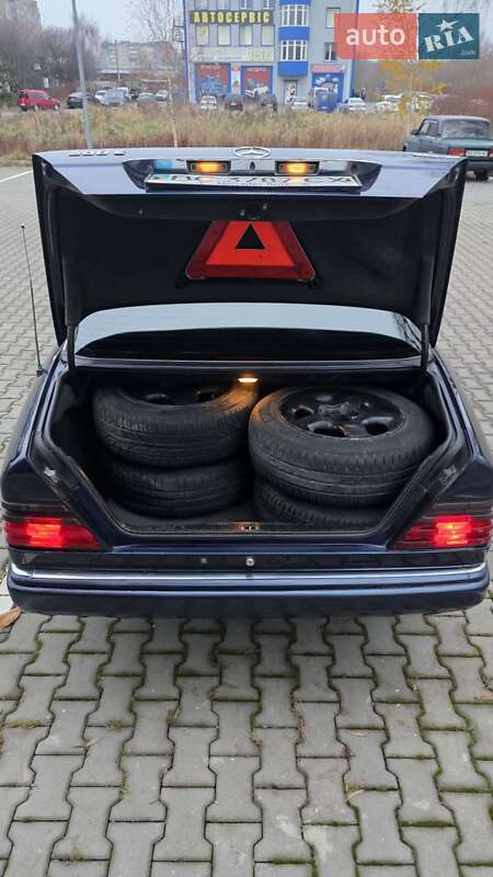 Седан Mercedes-Benz E-Class 1995 в Хмельницком