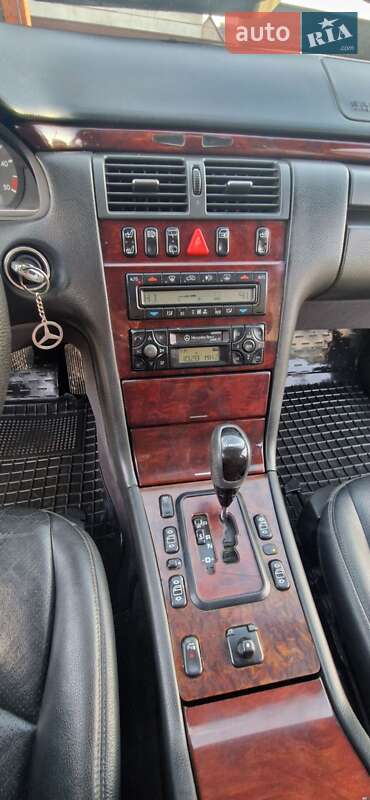 Универсал Mercedes-Benz E-Class 2001 в Косове