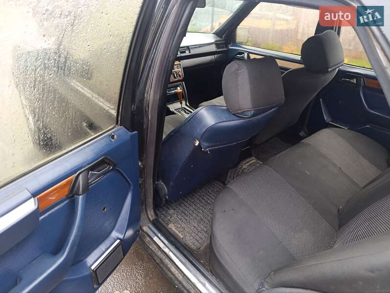 Седан Mercedes-Benz E-Class 1988 в Миронівці