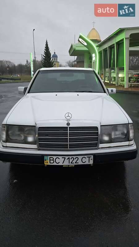 Седан Mercedes-Benz E-Class 1992 в Львове