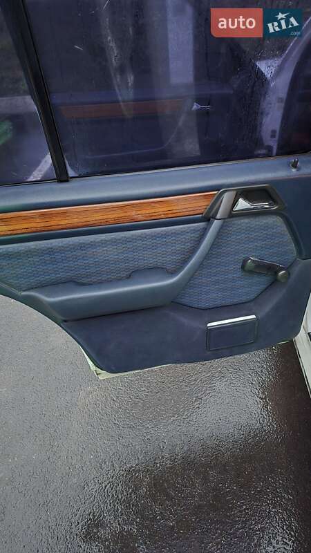 Седан Mercedes-Benz E-Class 1992 в Львове