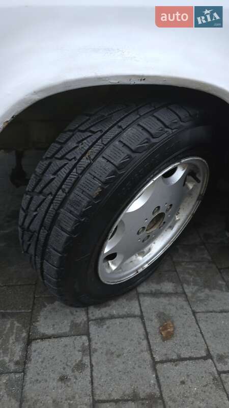 Седан Mercedes-Benz E-Class 1992 в Львове