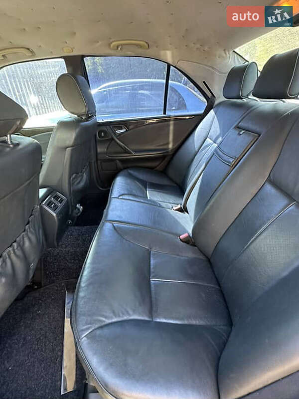 Седан Mercedes-Benz E-Class 2000 в Буштыне