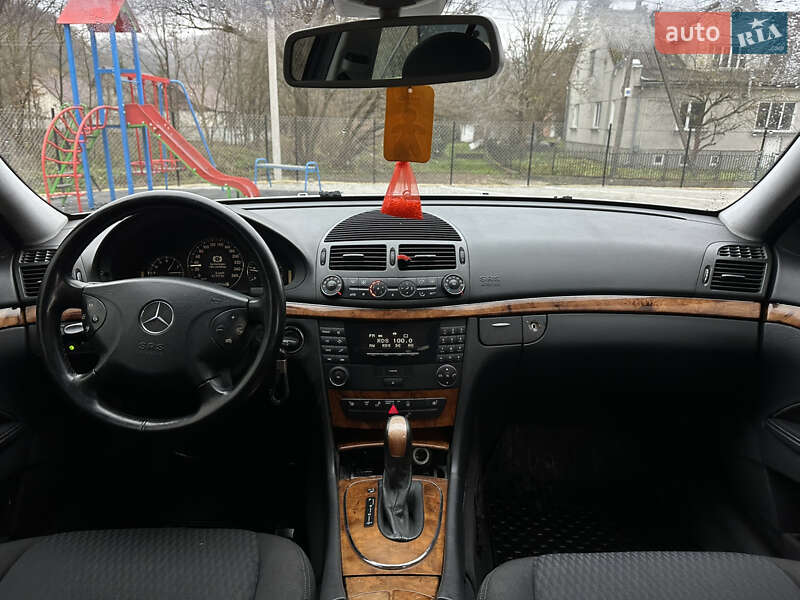 Седан Mercedes-Benz E-Class 2002 в Кременце
