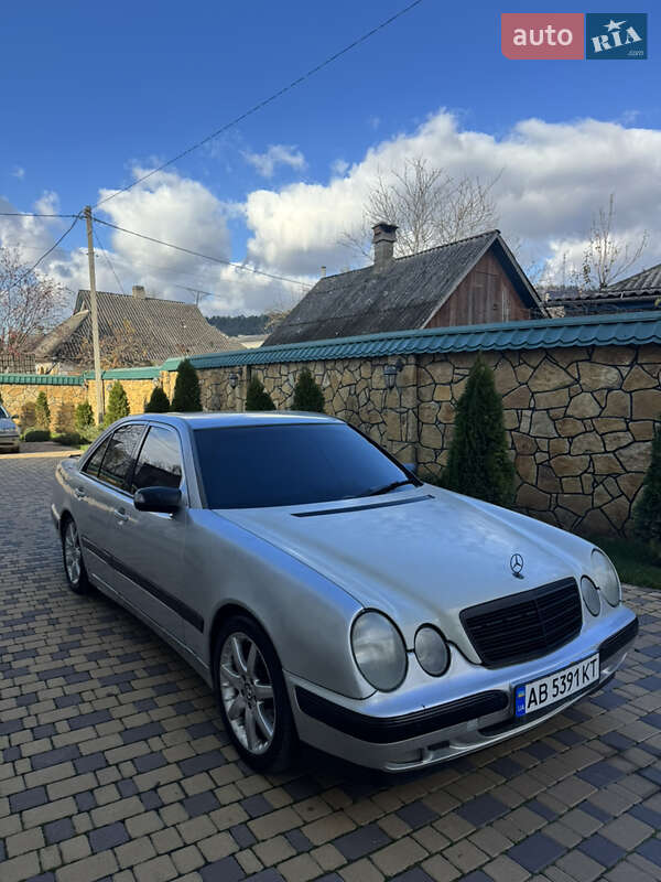 Седан Mercedes-Benz E-Class 2000 в Могилев-Подольске