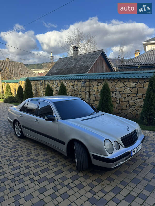 Седан Mercedes-Benz E-Class 2000 в Могилев-Подольске