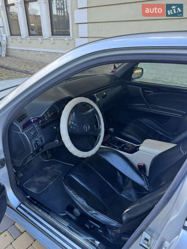 Седан Mercedes-Benz E-Class 2000 в Могилев-Подольске