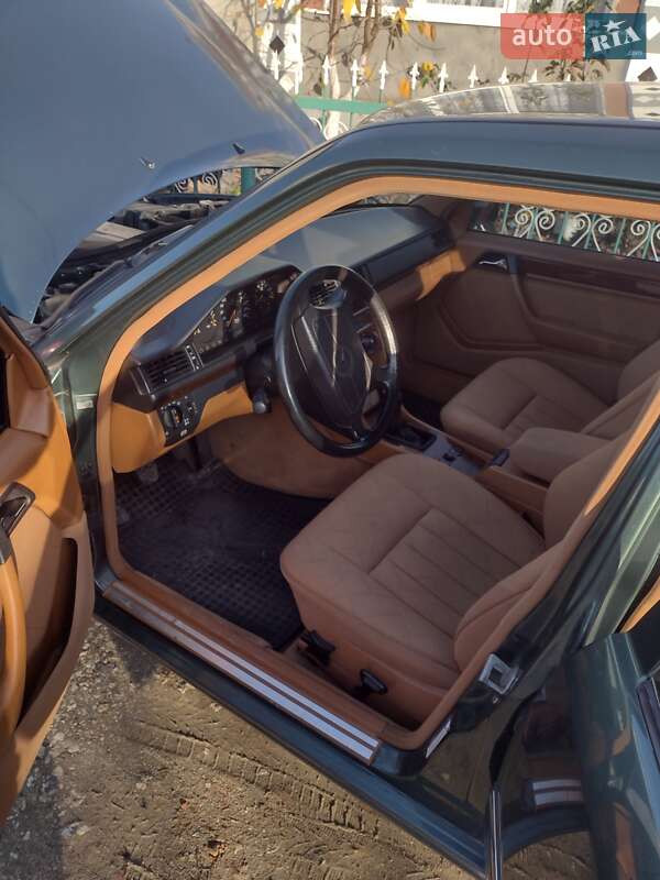 Седан Mercedes-Benz E-Class 1995 в Волочиську