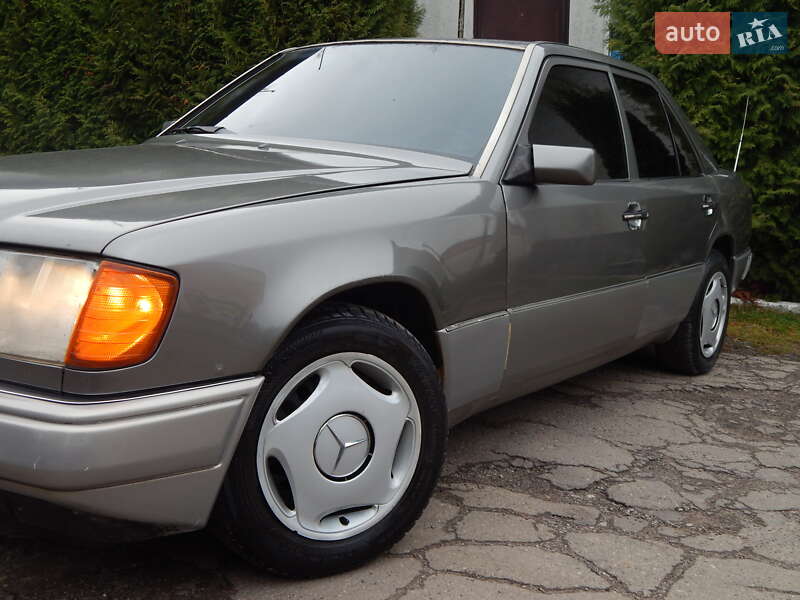 Седан Mercedes-Benz E-Class 1992 в Дрогобыче